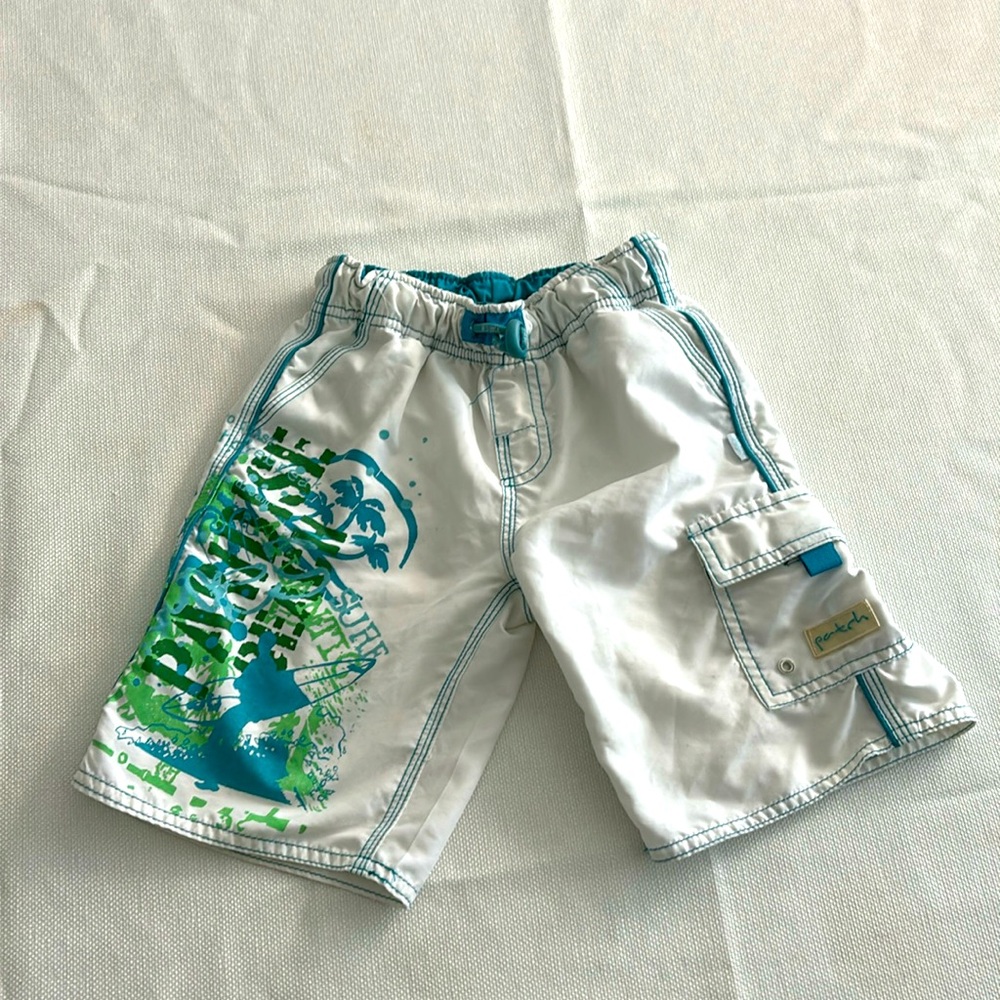 Toddler boys swim trunks.
